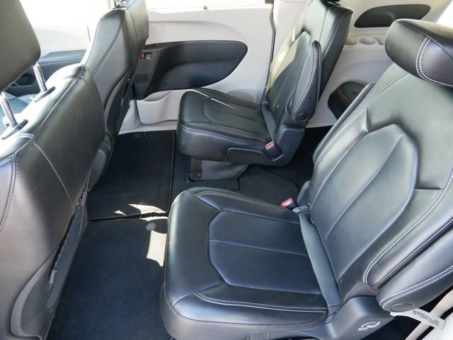 Used 2023 Chrysler Pacifica Touring-L image 8