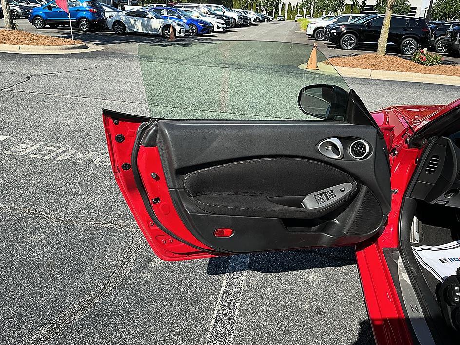 Used 2016 Nissan 370Z Coupe RWD image 11