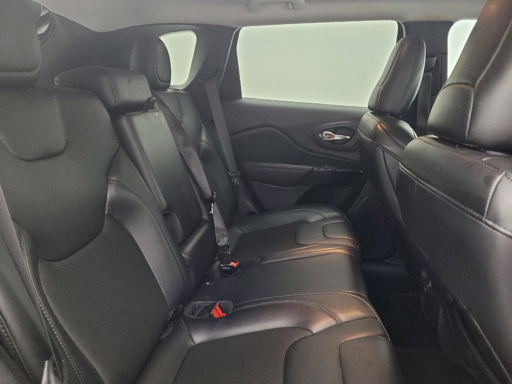 Used 2020 Jeep Cherokee Latitude Plus image 19