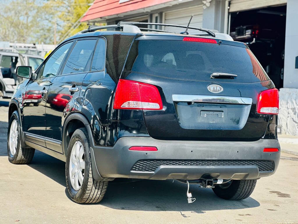 Used 2011 Kia Sorento LX w/ Convenience Pkg image 5
