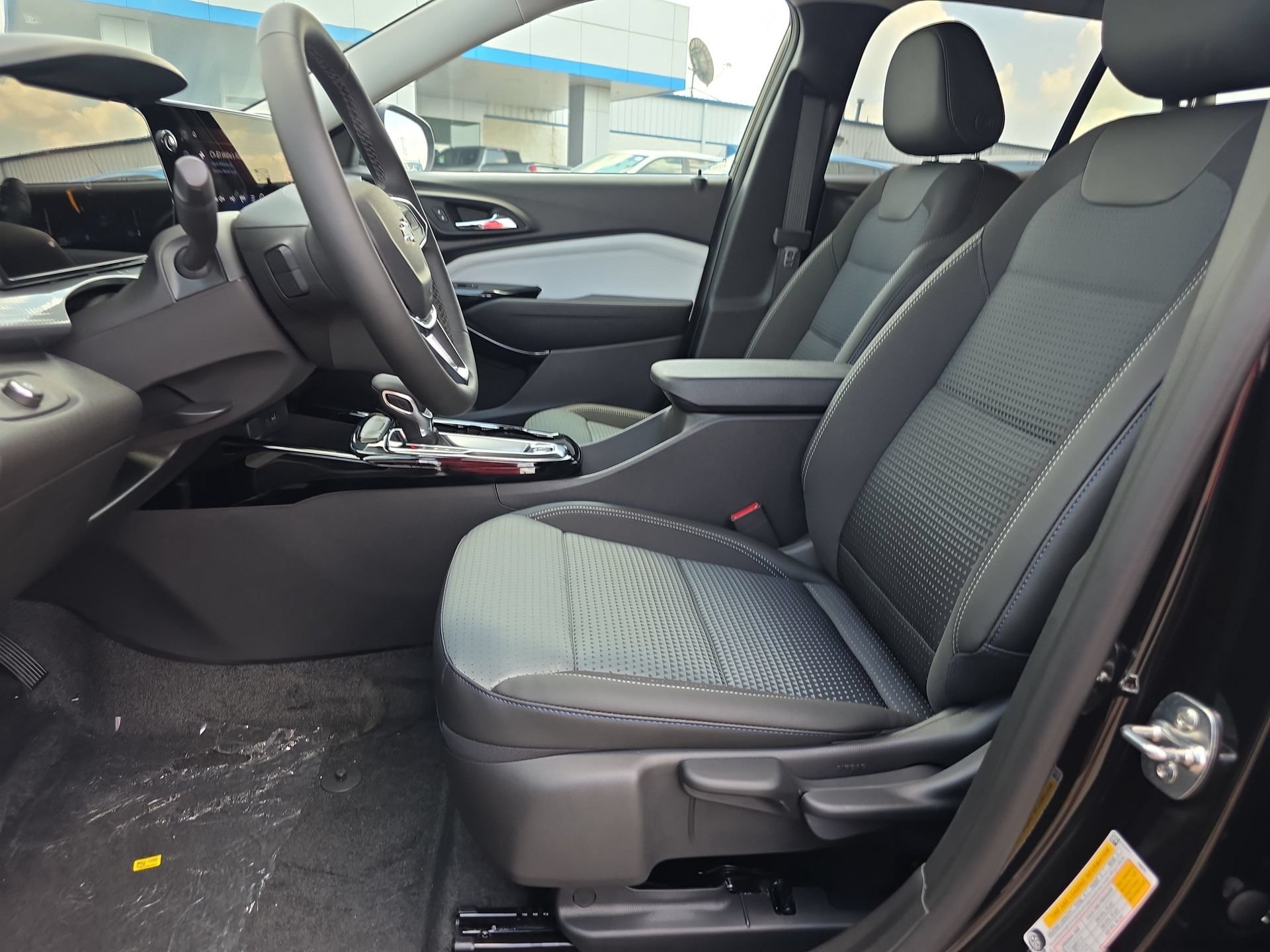 New 2026 Chevrolet Trax LT w/ Midnight Edition FWD image 10