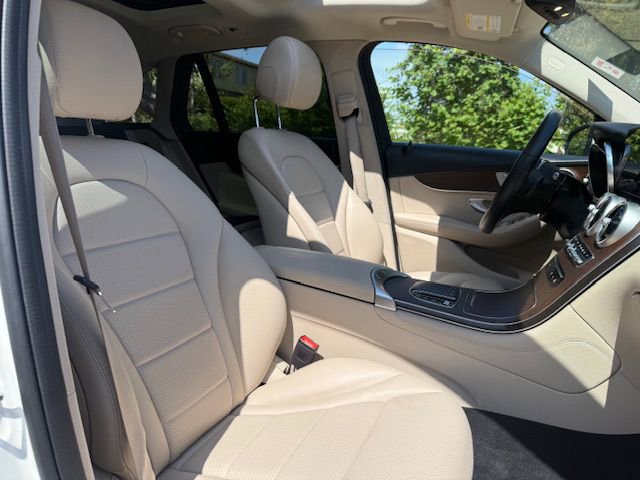 Used 2021 Mercedes-Benz GLC 300 image 11