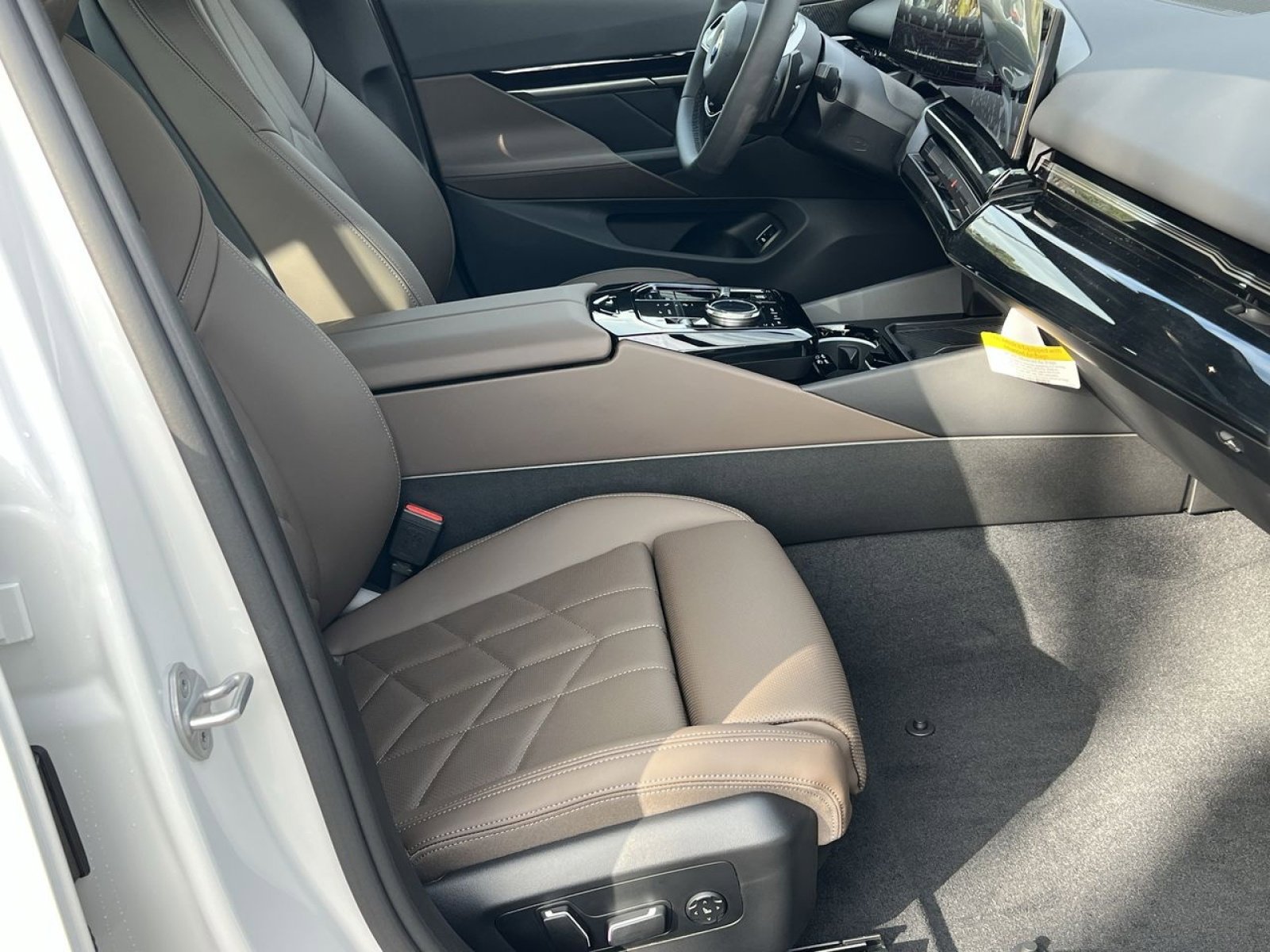 Certified 2025 BMW 530i xDrive w/ Premium Package image 25