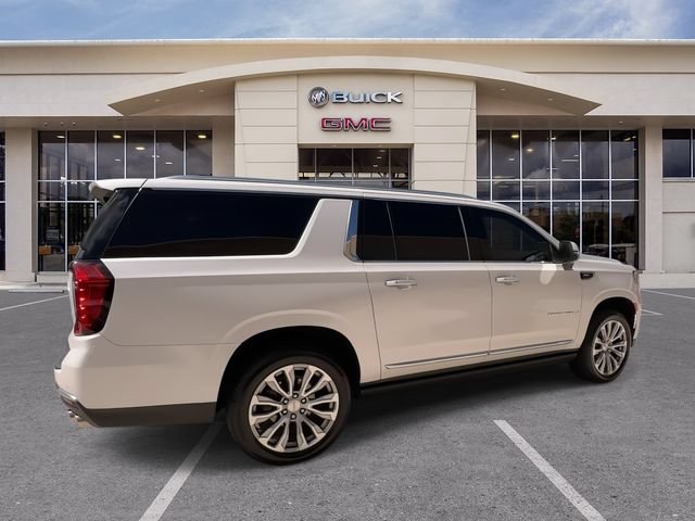 Certified 2022 GMC Yukon XL Denali w/ Denali Ultimate Package AWD/4WD image 15