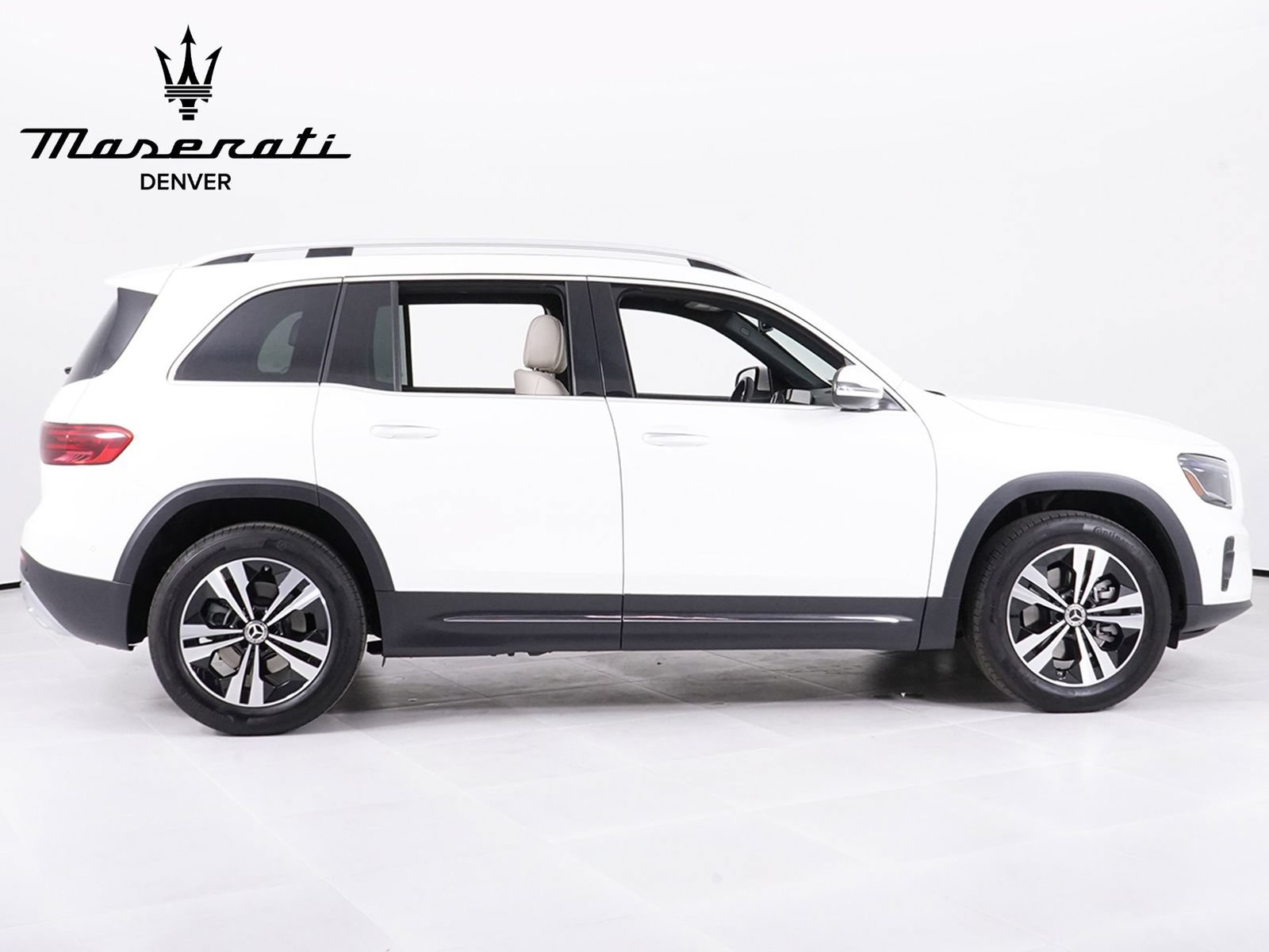 Used 2025 Mercedes-Benz GLB 250 4MATIC image 9