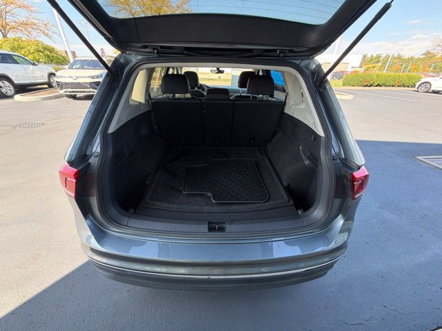 Certified 2021 Volkswagen Tiguan SE w/ Panoramic Sunroof Package AWD/4WD image 20