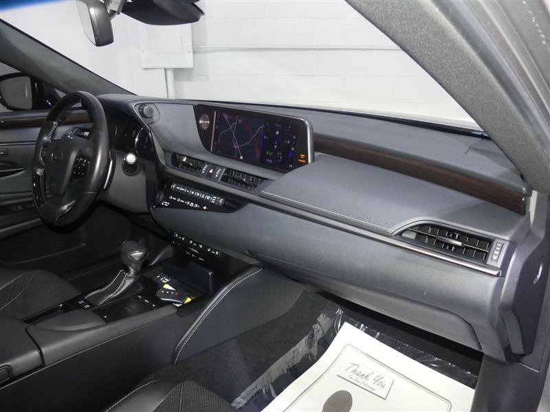 Used 2019 Lexus ES 300h w/ Accessory Package FWD image 25