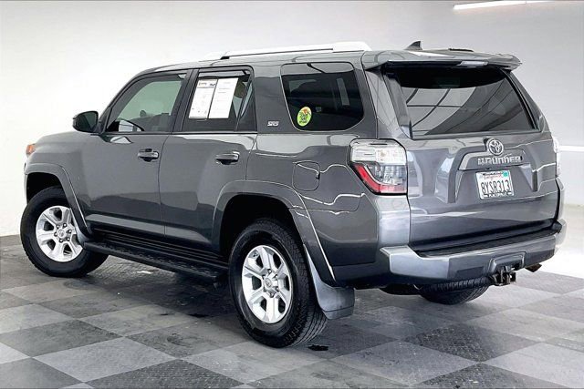 Used 2016 Toyota 4Runner SR5 AWD/4WD image 10