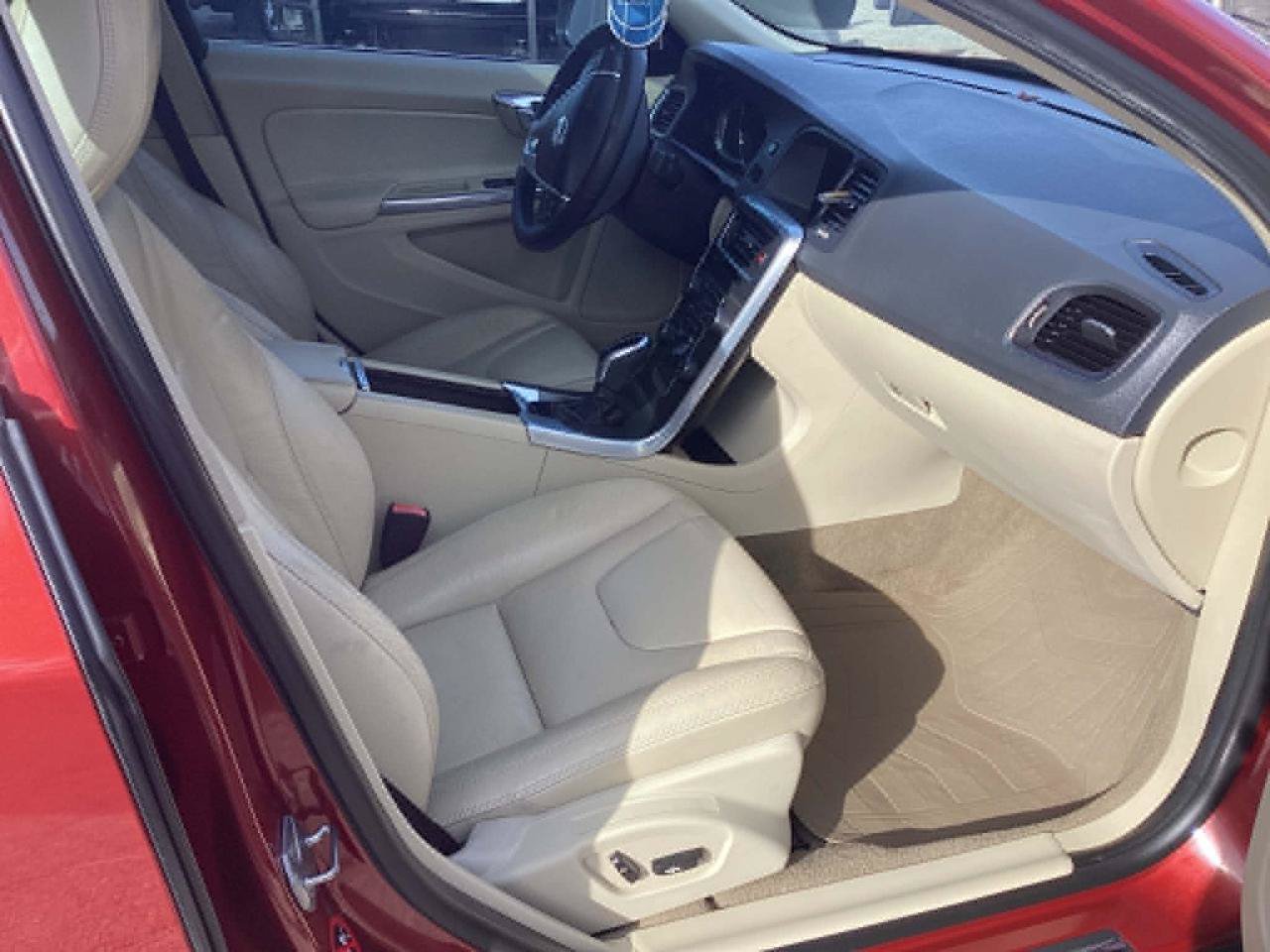 Used 2014 Volvo S60 T5 FWD image 12
