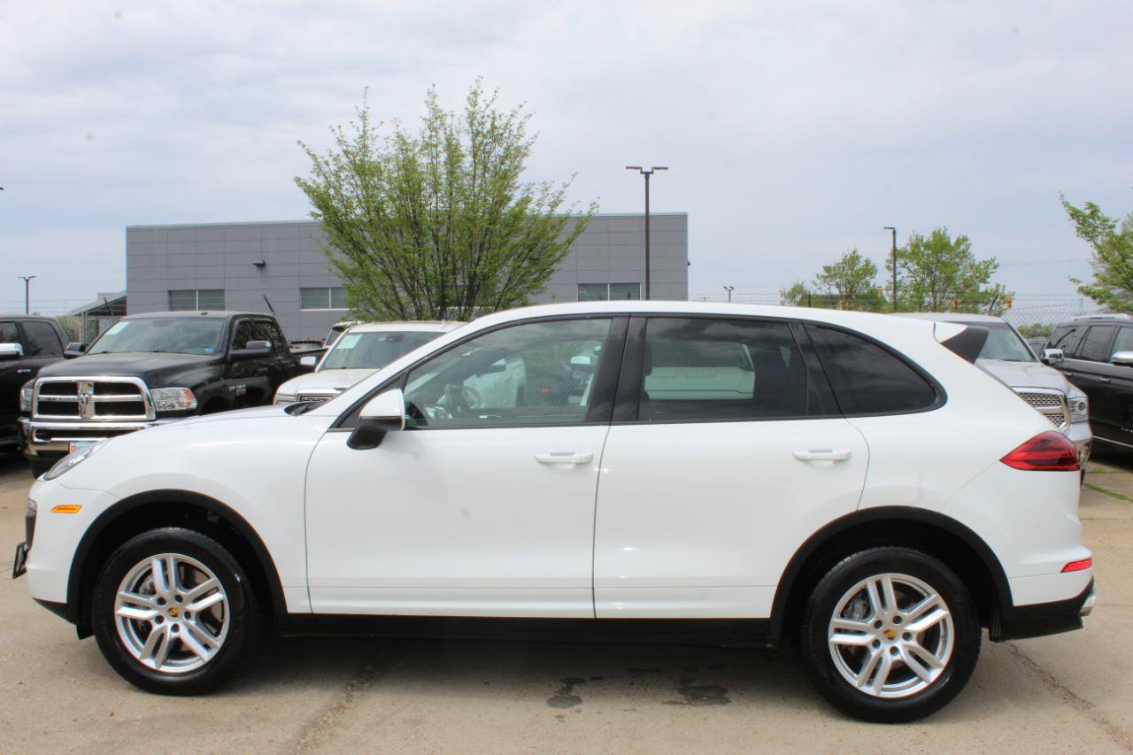 Used 2016 Porsche Cayenne AWD/4WD image 3