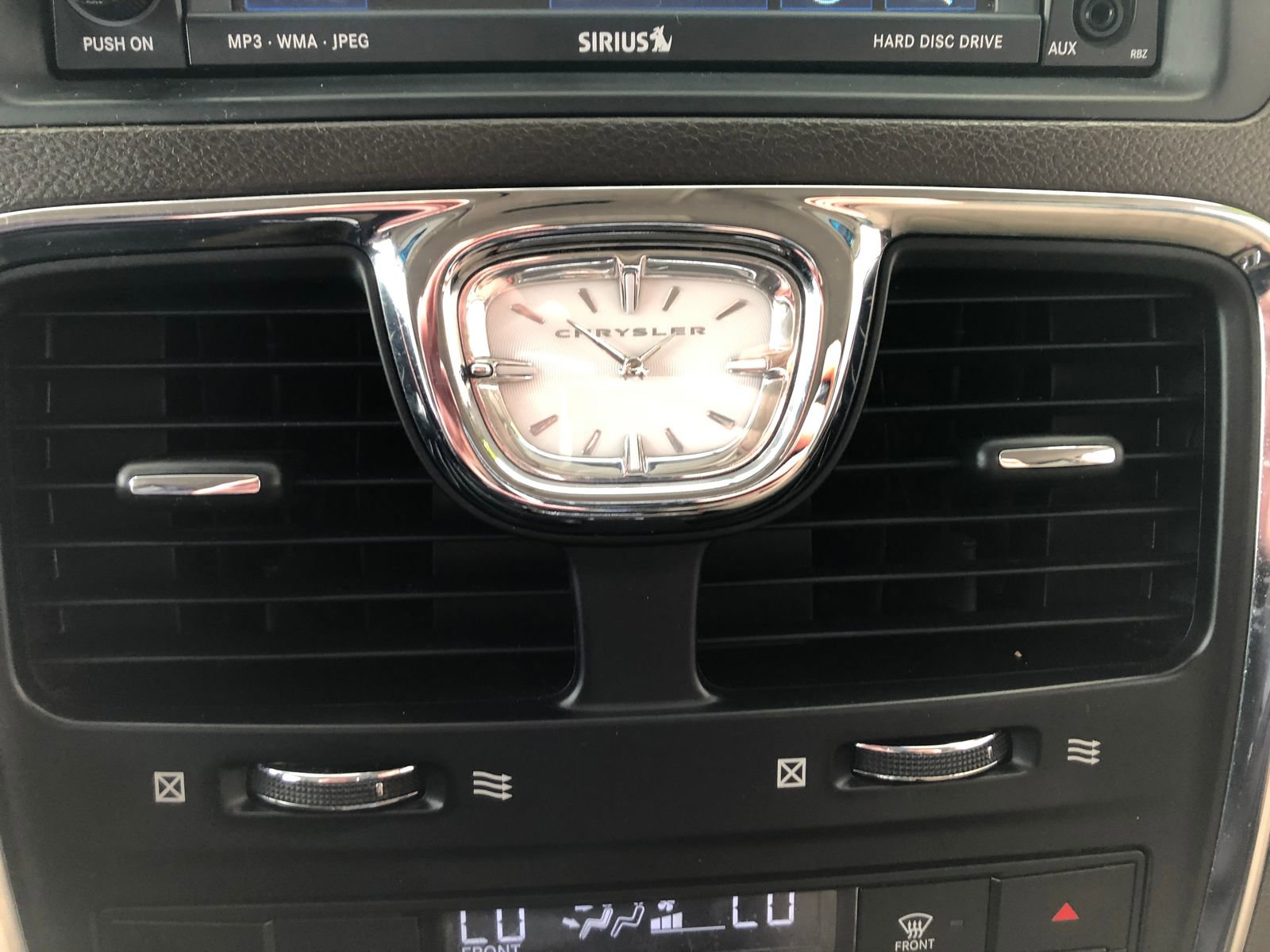 Used 2011 Chrysler Town & Country Touring FWD image 27