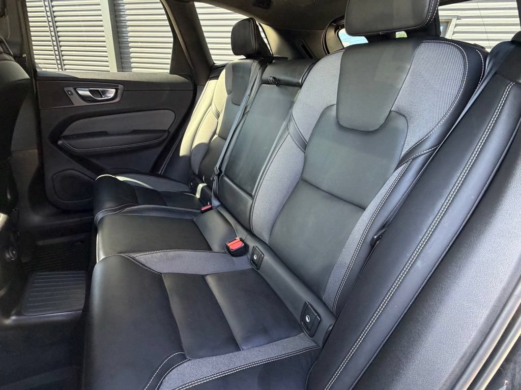 Used 2022 Volvo XC60 T8 R-Design w/ Advanced Package AWD/4WD image 10