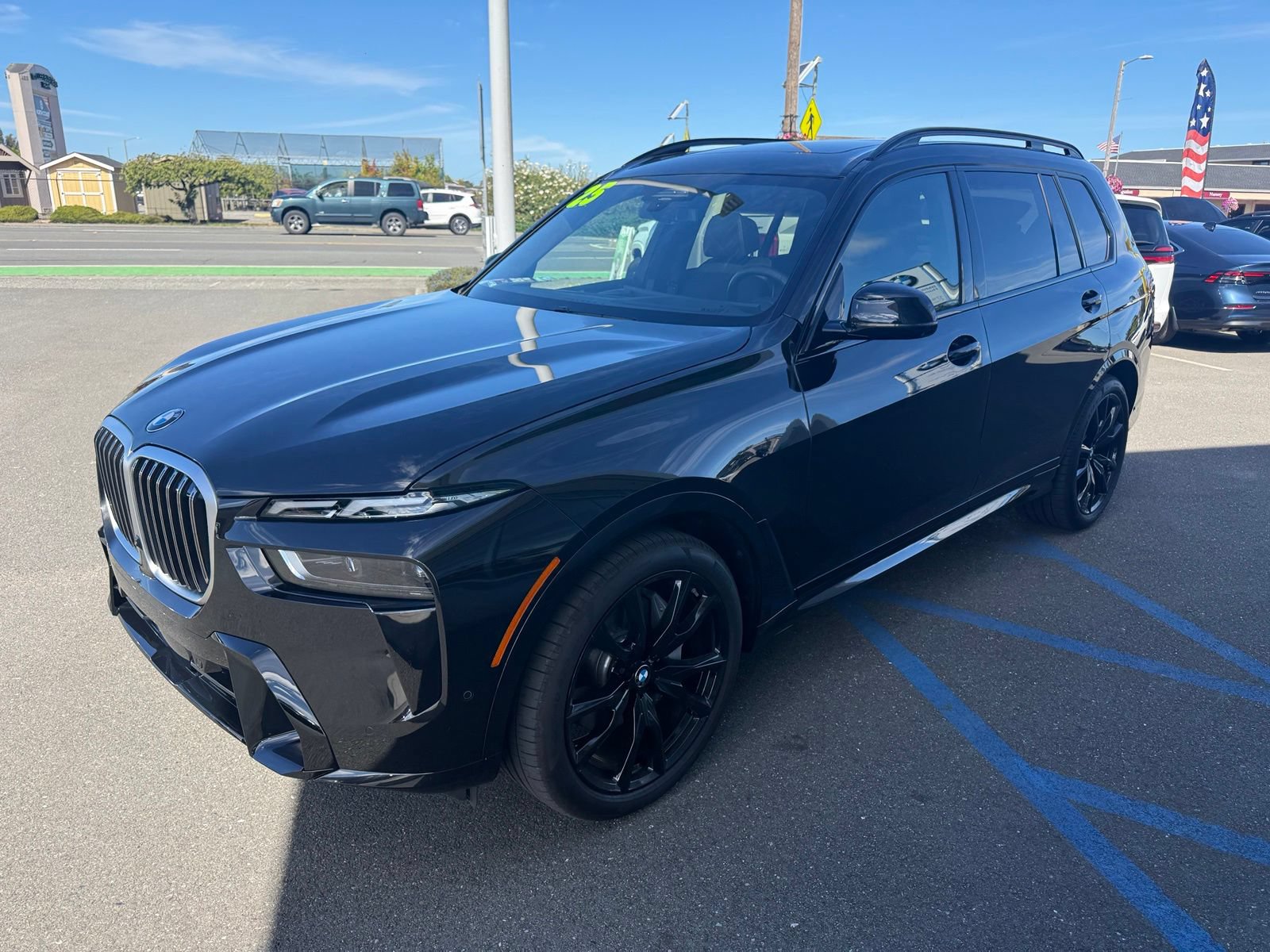 Used 2025 BMW X7 xDrive40i w/ M Sport Package AWD/4WD image 4
