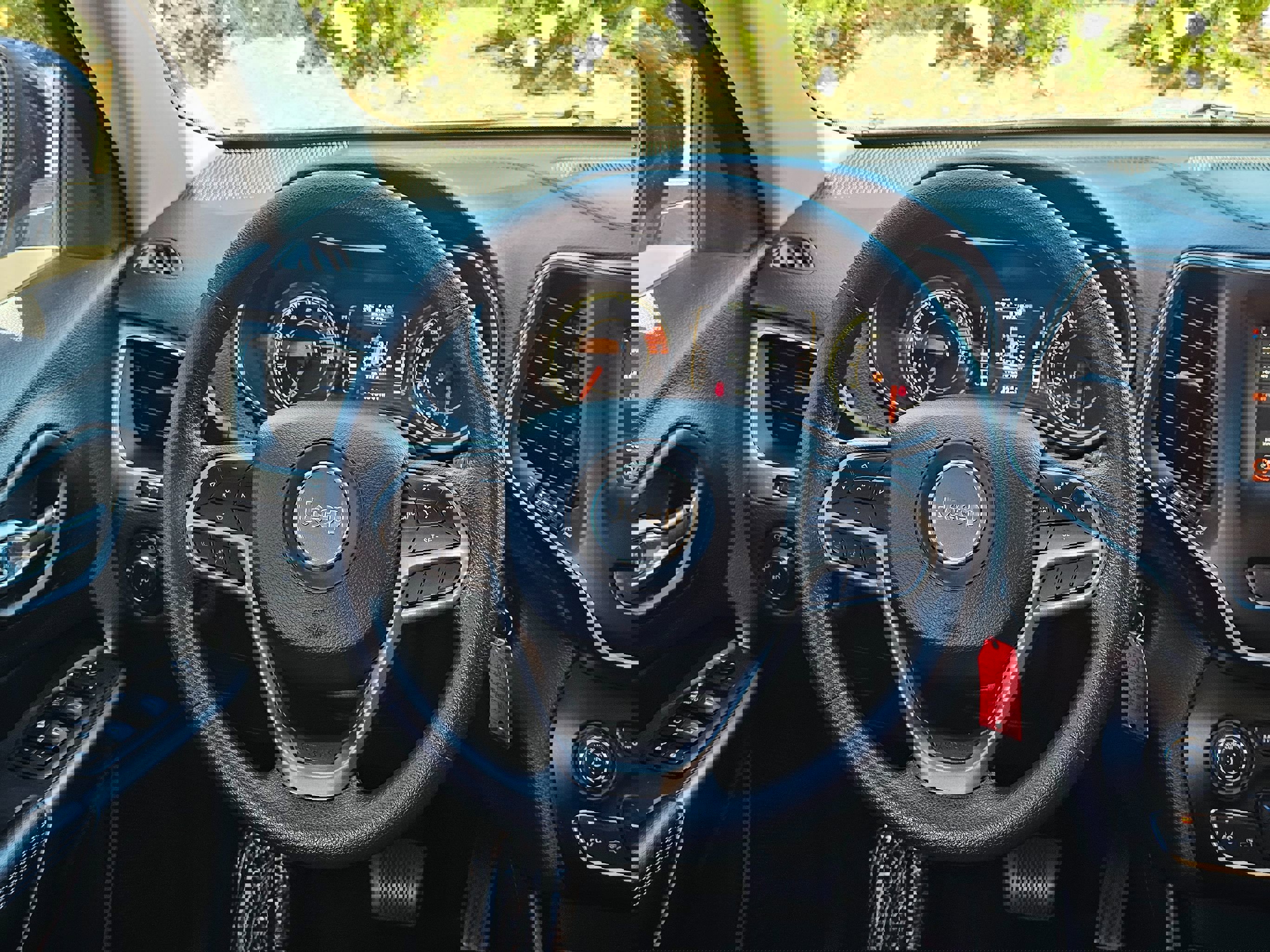 Used 2019 Jeep Cherokee Latitude w/ Popular Appearance Group image 22