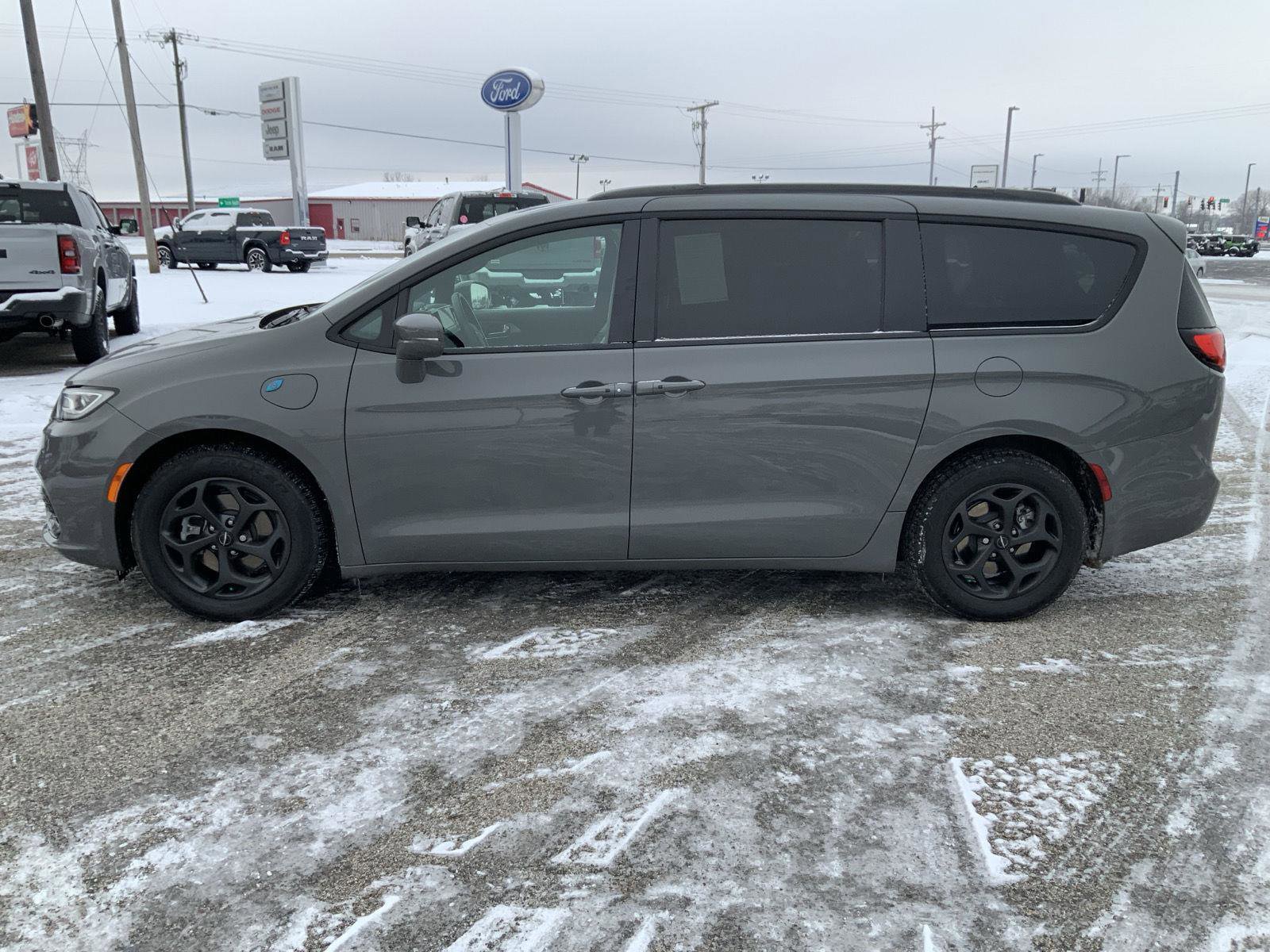 Used 2021 Chrysler Pacifica Limited w/ S Appearance Package image 9