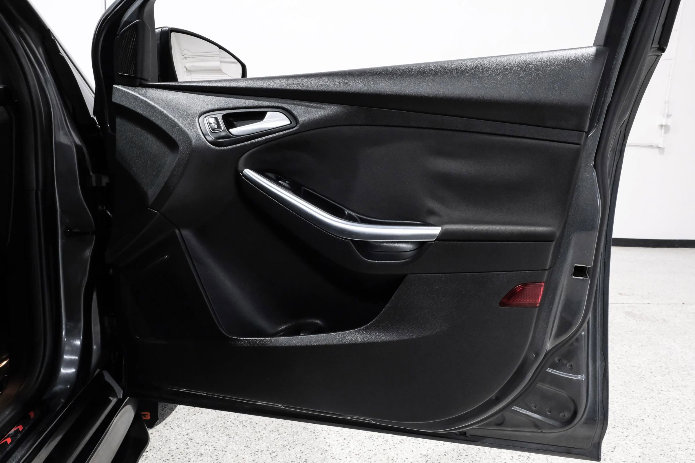 Used 2018 Ford Focus ST image 47