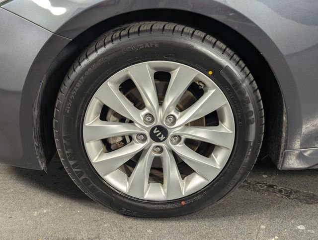 Used 2018 Kia Optima EX w/ Premium Package image 9