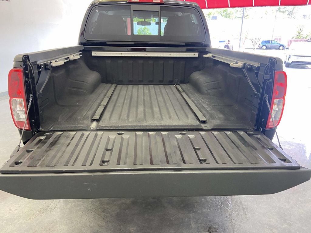 Used 2021 Nissan Frontier SV w/ Midnight Edition Floor Mats AWD/4WD image 13