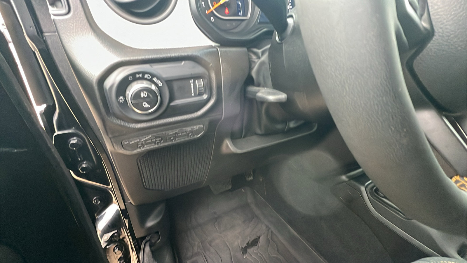 Used 2024 Jeep Gladiator Sport image 25