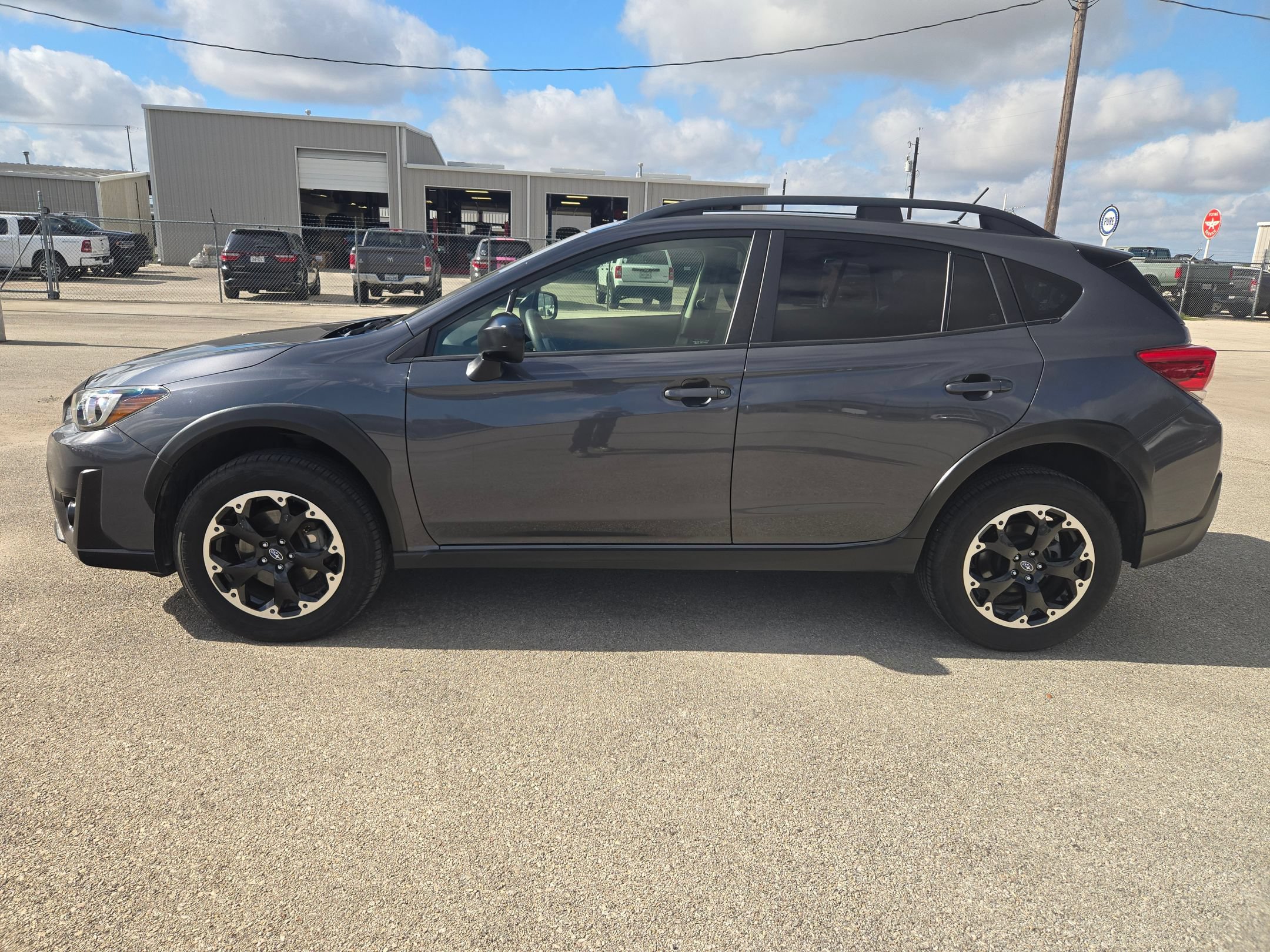 Used 2023 Subaru Crosstrek 2.0i AWD/4WD image 6