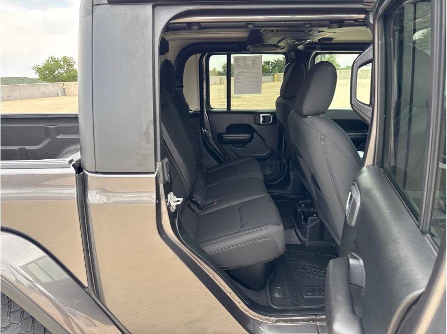 Used 2021 Jeep Gladiator Sport image 13