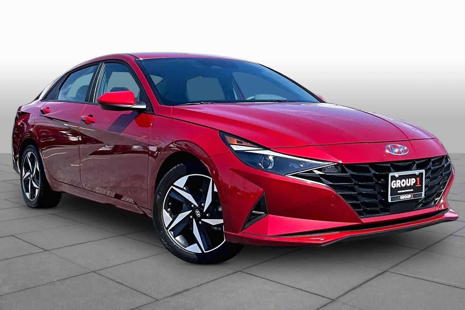 Used 2023 Hyundai Elantra SEL w/ Convenience Package FWD image 3