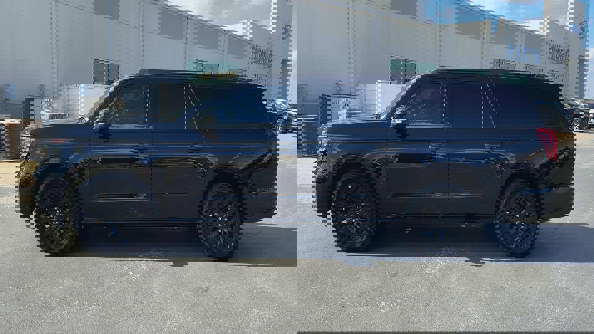 Certified 2025 Ford Expedition Max Platinum w/ Stealth Appearance Package image 5