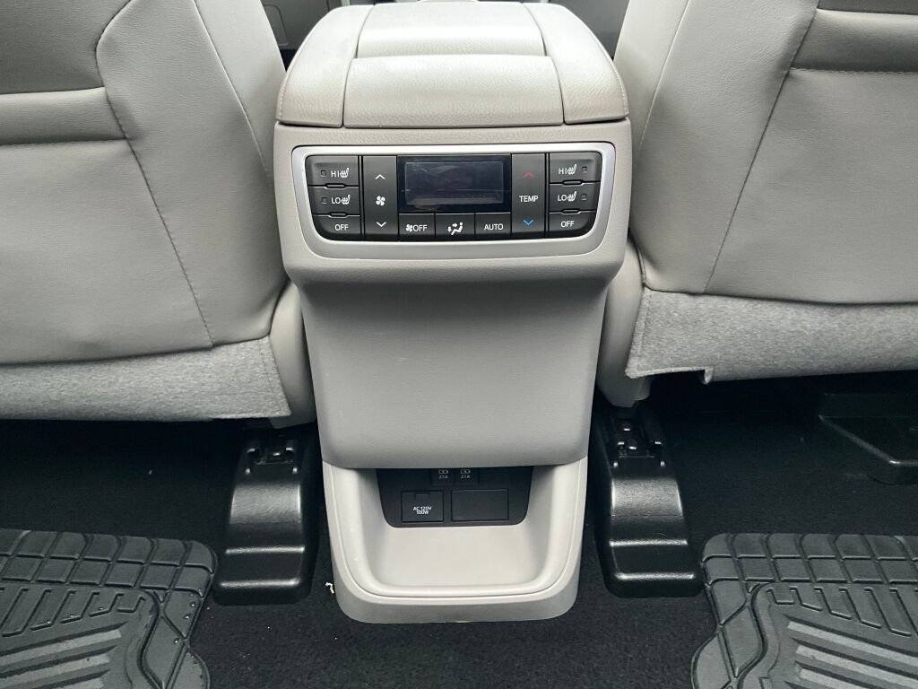 Used 2019 Toyota Highlander Limited Platinum AWD/4WD image 16