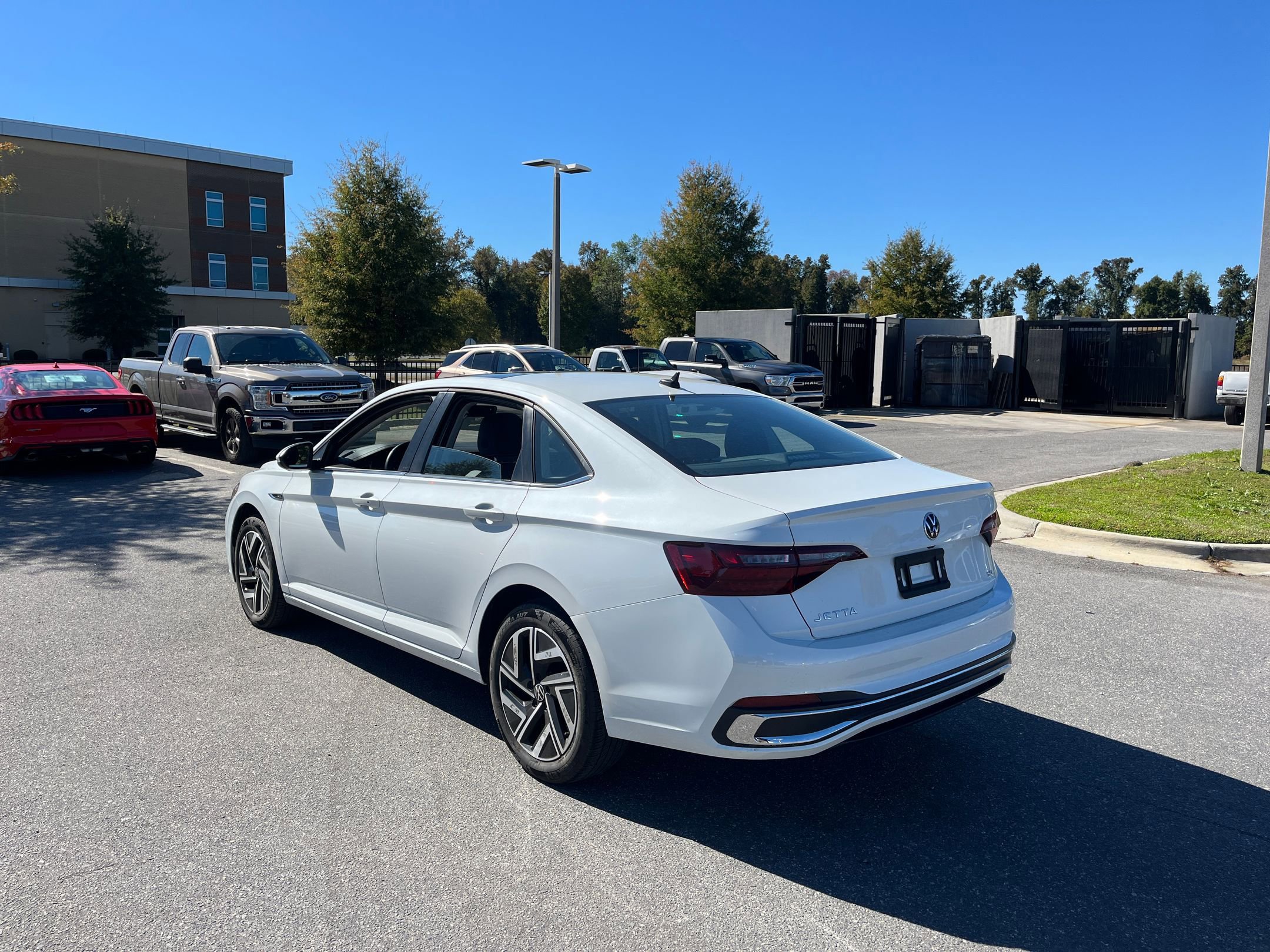 Used 2024 Volkswagen Jetta SEL image 7