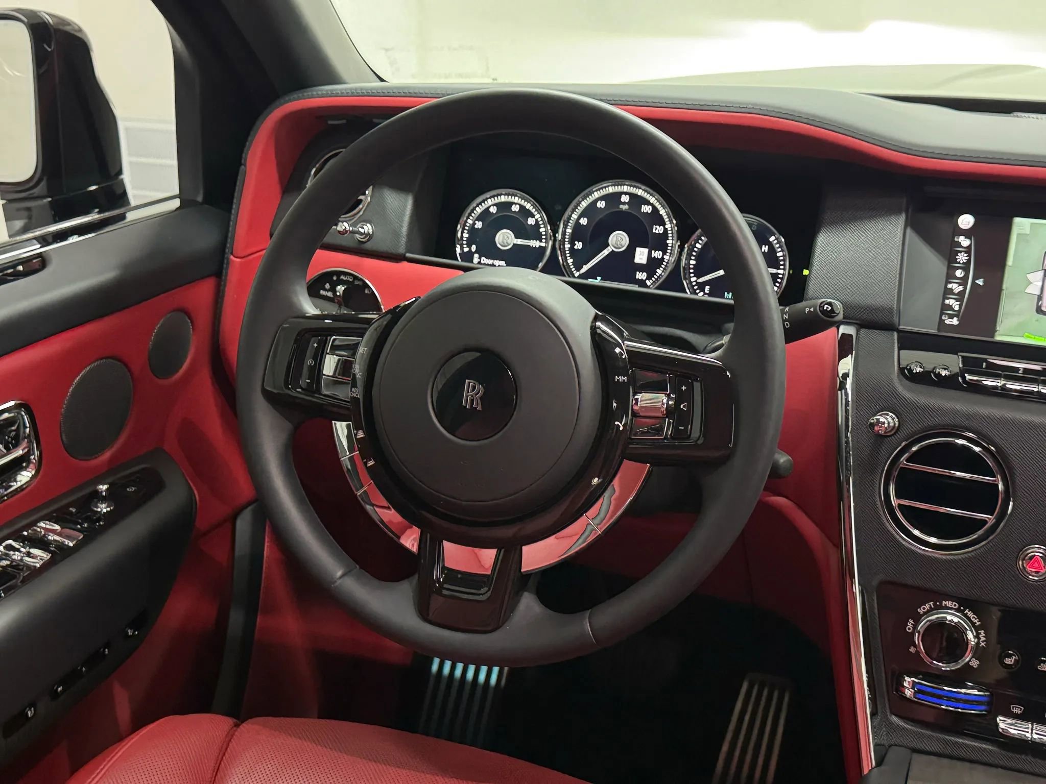 Used 2024 Rolls-Royce Cullinan image 23