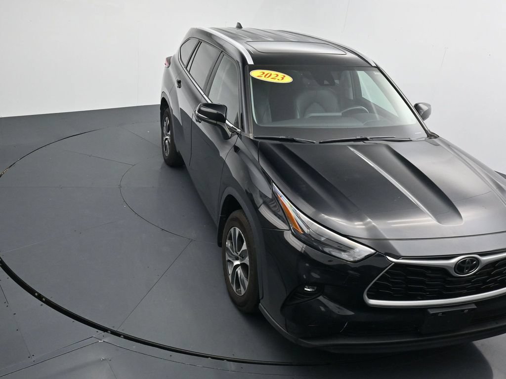 Used 2023 Toyota Highlander XLE AWD/4WD image 24