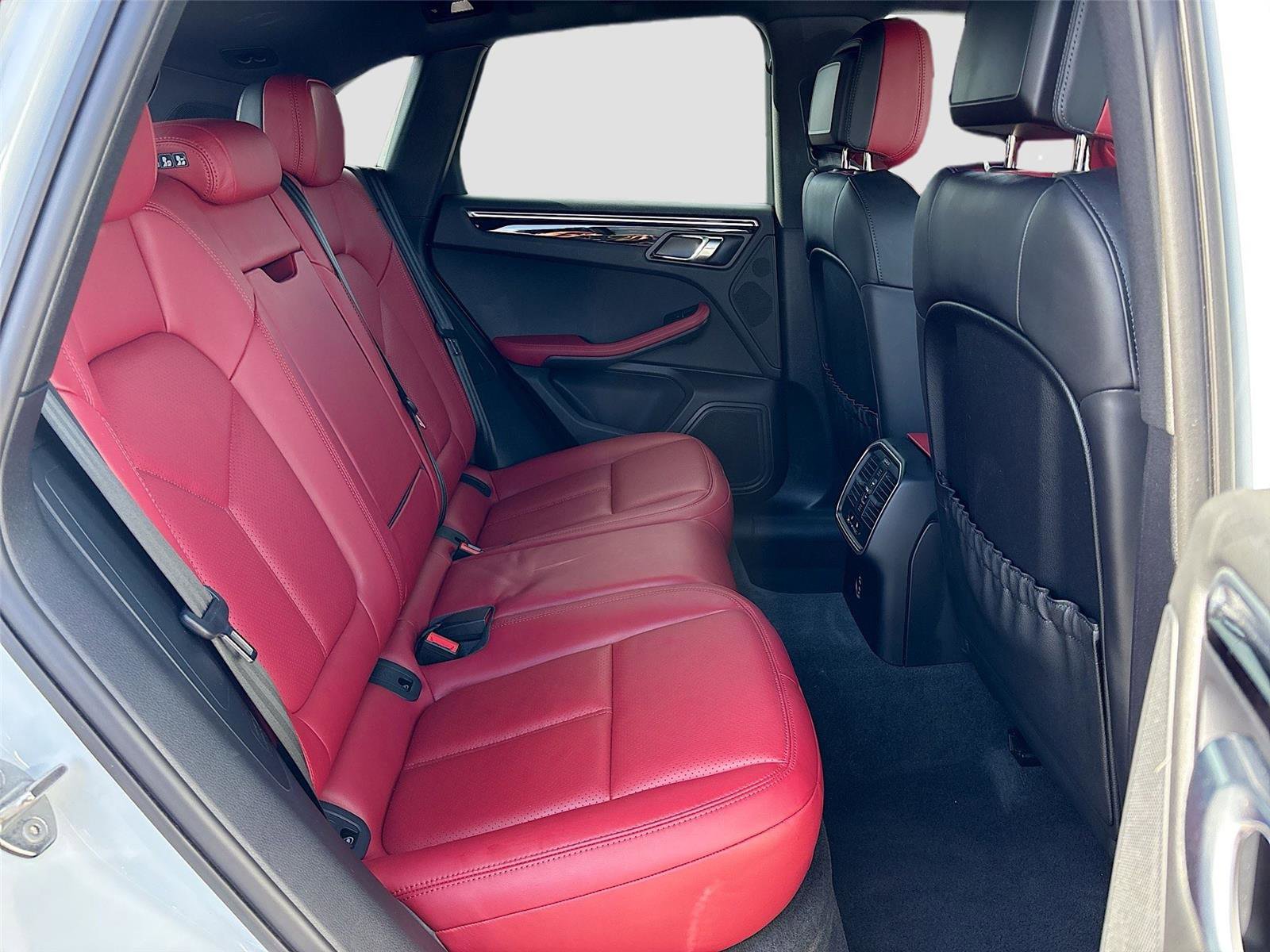 Used 2023 Porsche Macan S image 28