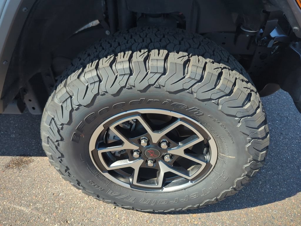 Used 2025 Jeep Wrangler Unlimited Rubicon w/ Convenience Group AWD/4WD image 11