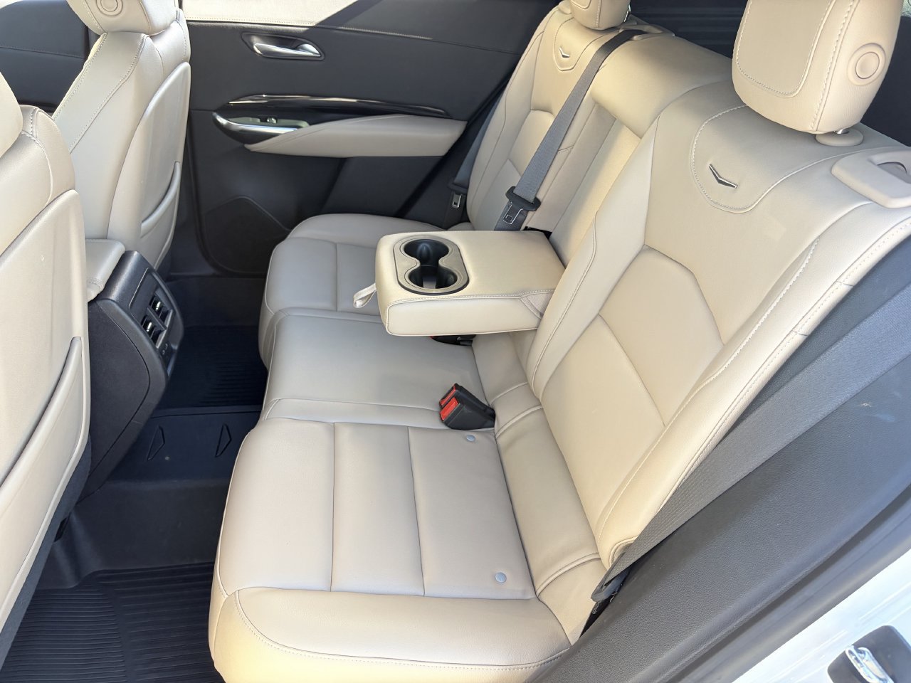 Certified 2024 Cadillac XT4 Luxury w/ Cold Weather Package FWD image 18