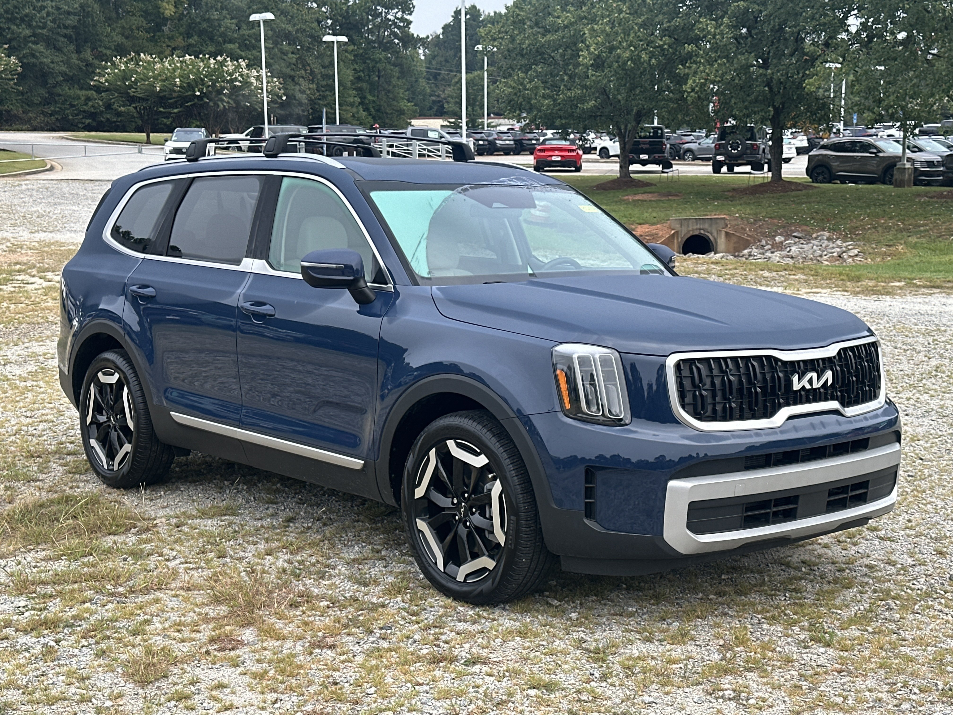 Used 2024 Kia Telluride EX FWD image 3