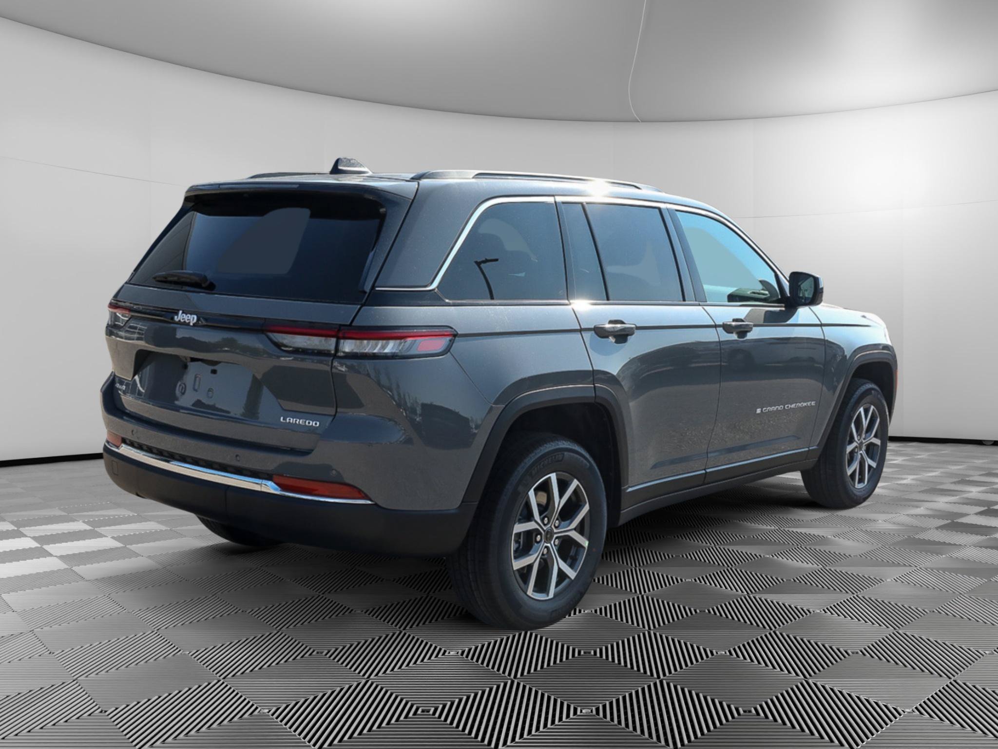 New 2027 Jeep Grand Cherokee Laredo X AWD/4WD image 8
