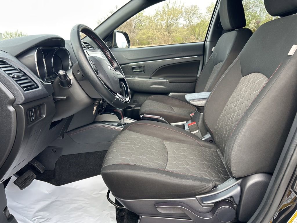 Used 2025 Mitsubishi Outlander Sport SE image 11
