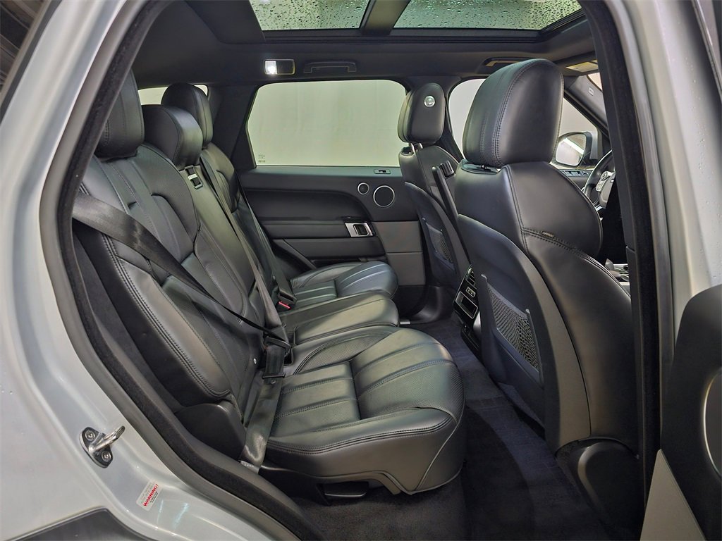 Used 2016 Land Rover Range Rover Sport HSE image 12