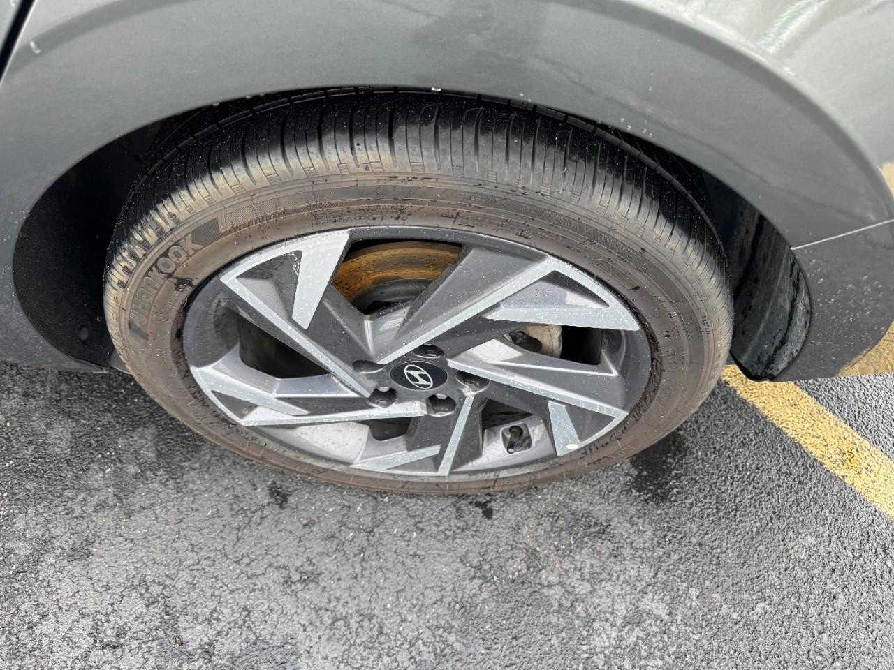 Used 2025 Hyundai Elantra Limited image 7