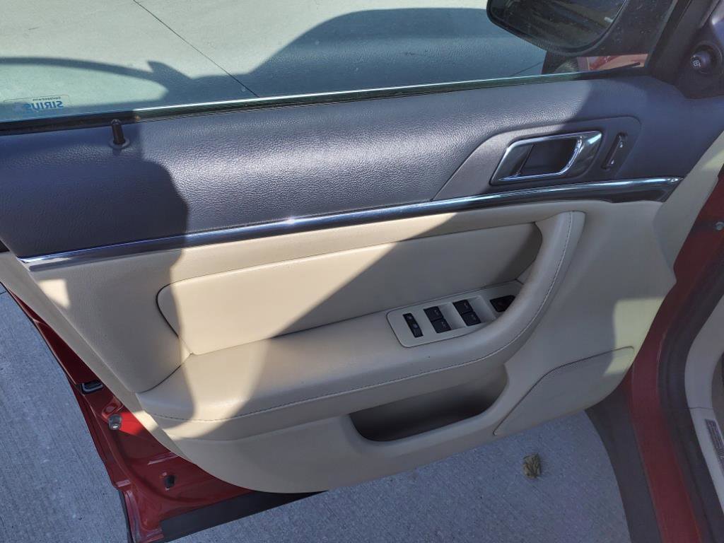 Used 2009 Lincoln MKS AWD image 20