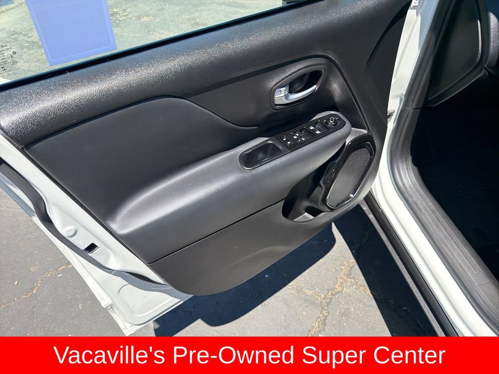 Used 2022 Jeep Renegade Altitude AWD/4WD image 10