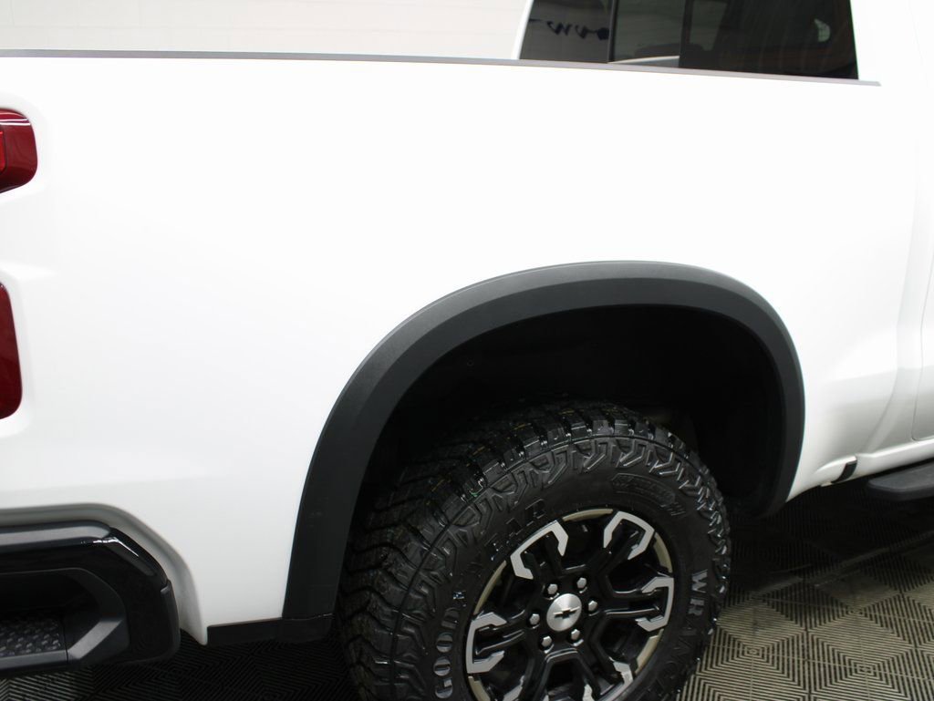 Used 2023 Chevrolet Silverado 1500 ZR2 image 38