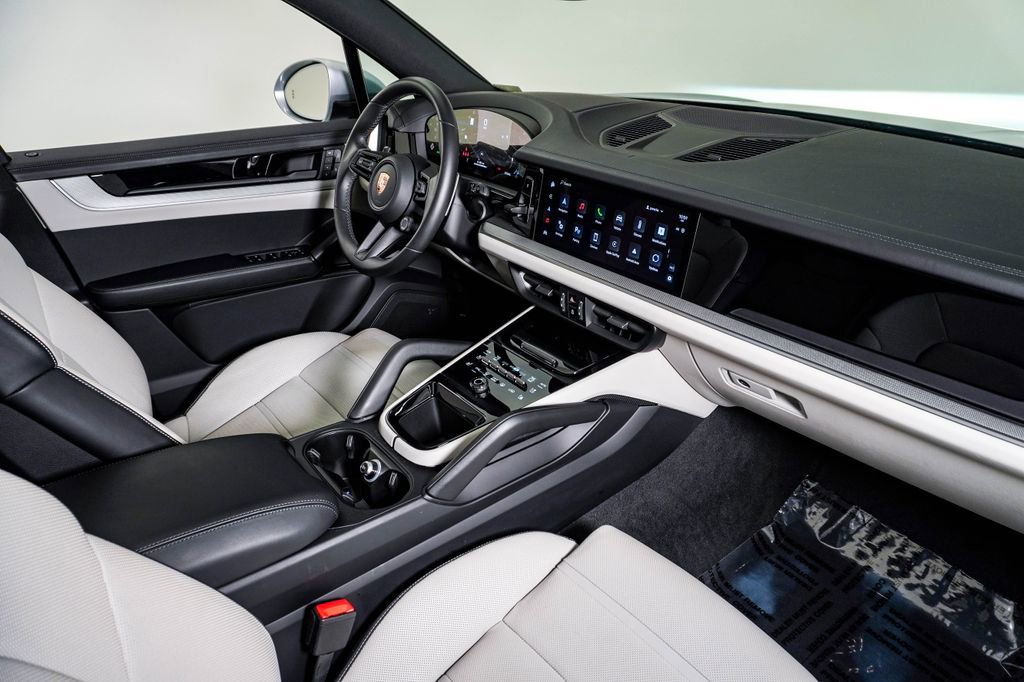 Certified 2025 Porsche Cayenne image 13