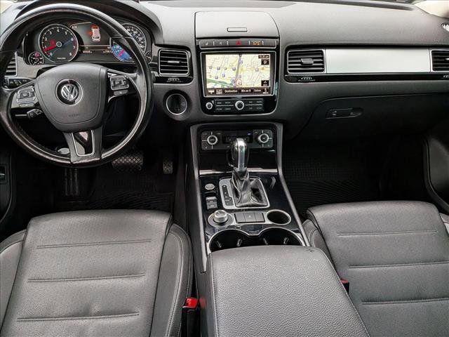 Used 2017 Volkswagen Touareg Sport image 18