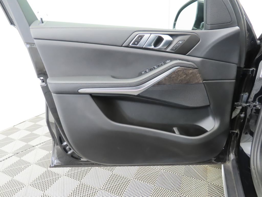 Used 2022 BMW X5 xDrive40i w/ Parking Assistance Package image 25