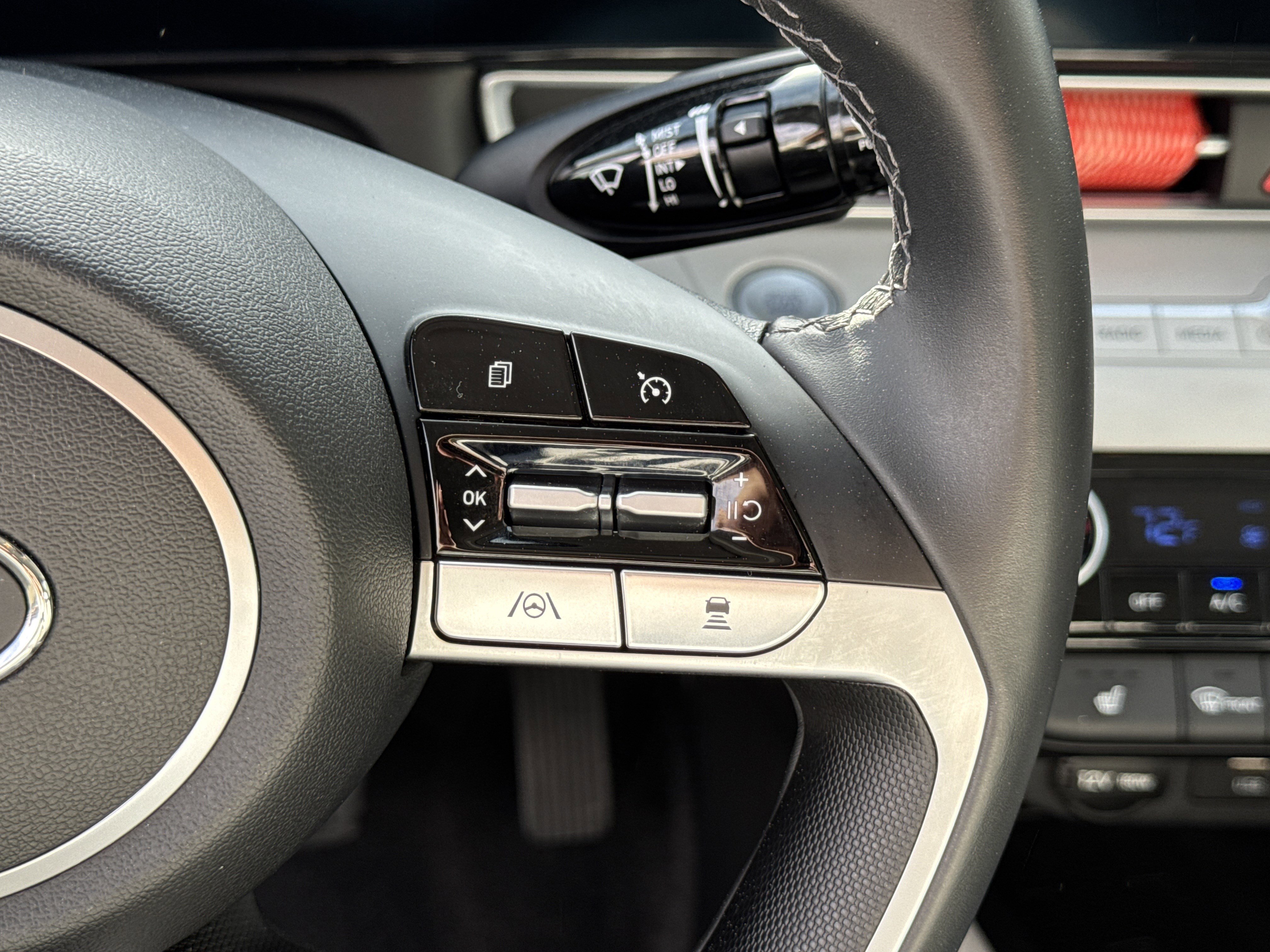 Used 2023 Hyundai Elantra Limited image 26