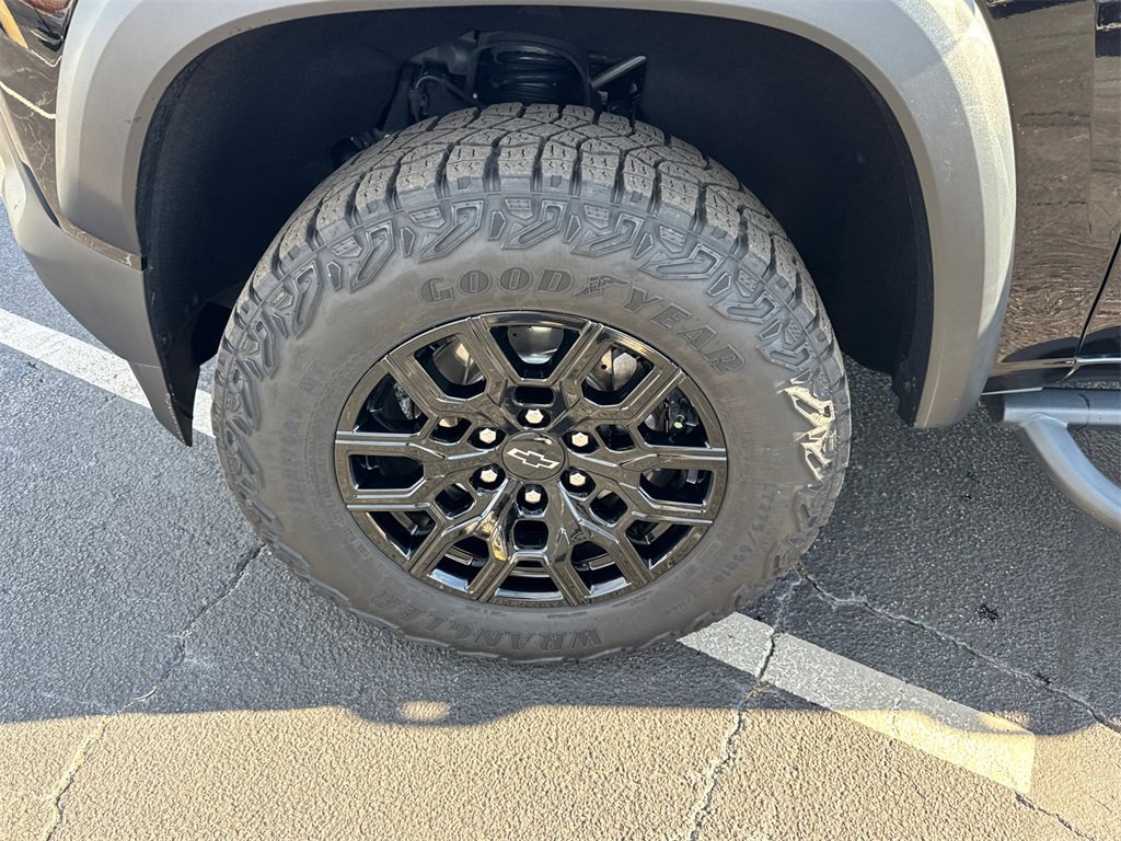 Used 2024 Chevrolet Colorado Trail Boss w/ Technology Package image 12