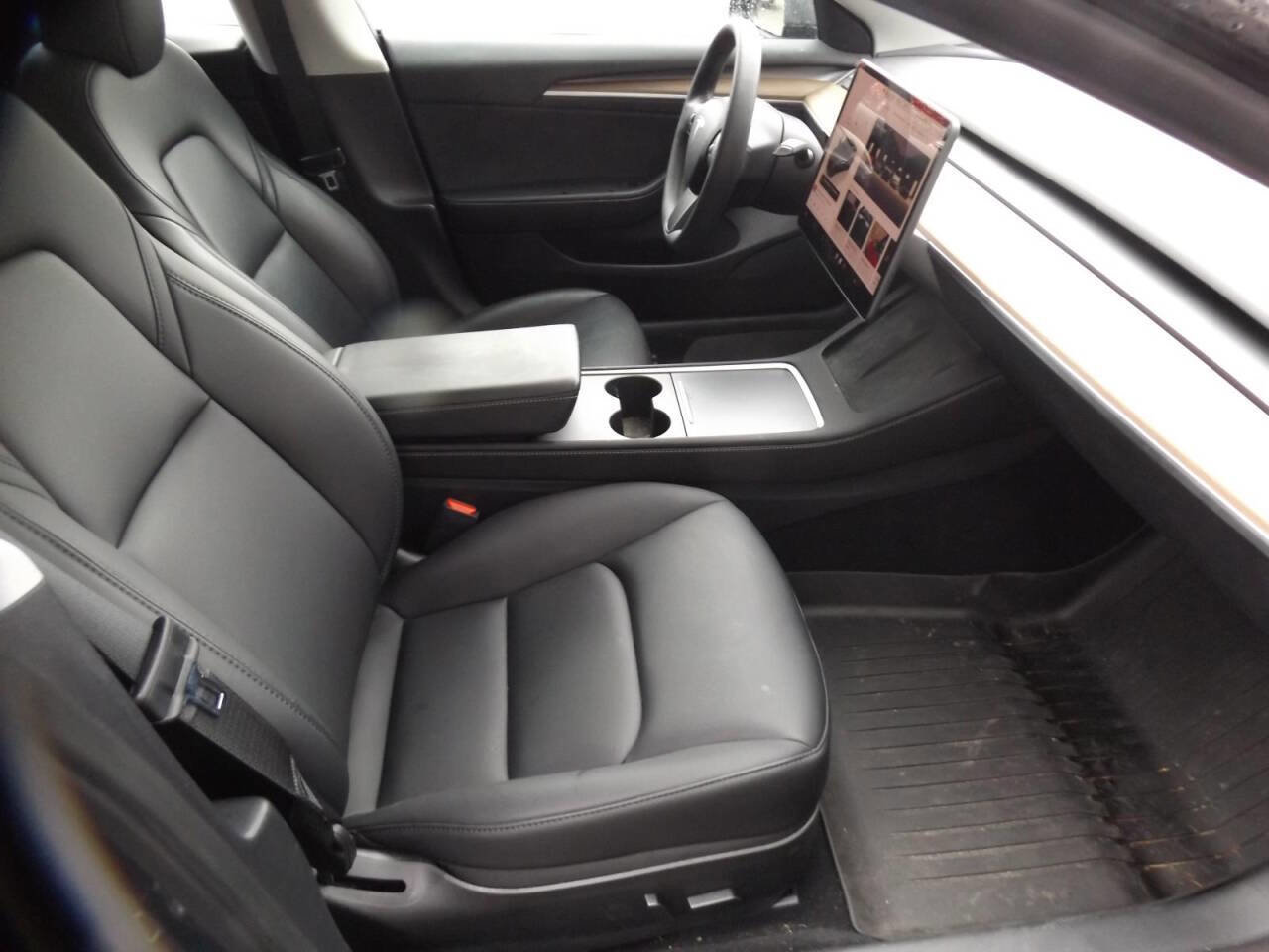 Used 2023 Tesla Model 3 Standard Range image 17