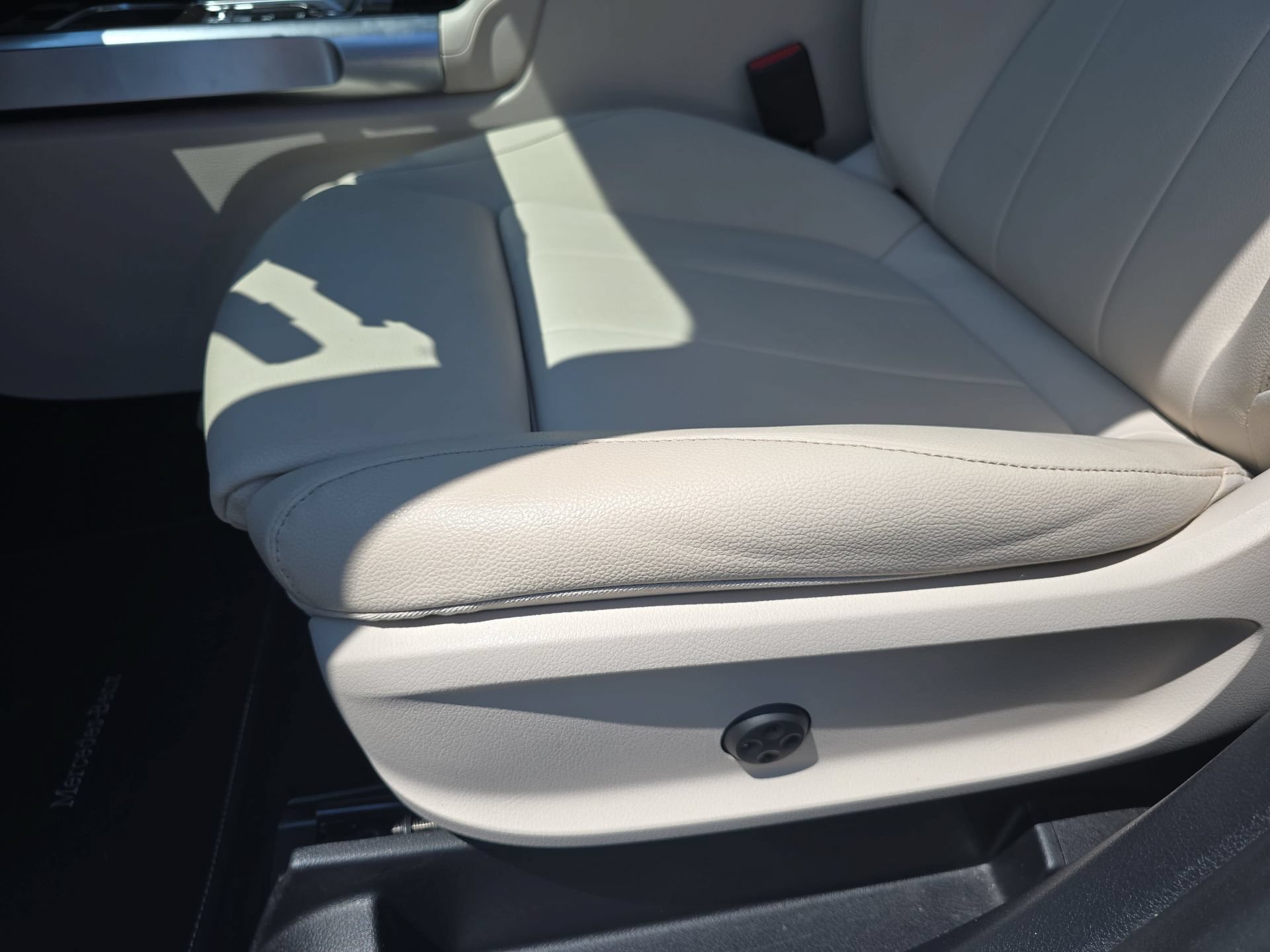 Used 2020 Mercedes-Benz GLB 250 4MATIC image 27