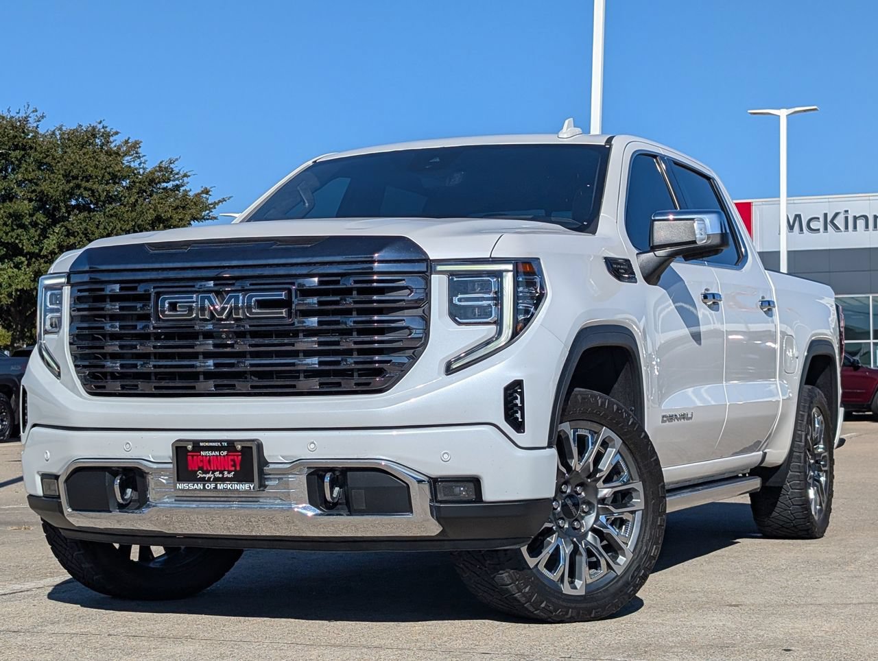 Used 2023 GMC Sierra 1500 Denali Ultimate AWD/4WD image 2